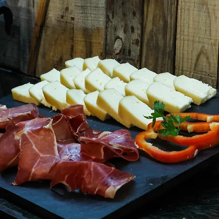 Lam Serra Da Estrela מלון